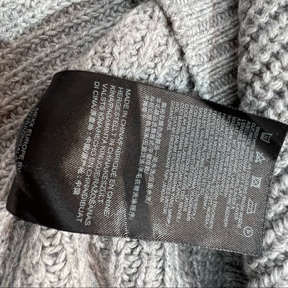 Mexx Grey Wool Blend Jewel Neckline Cropped Short Sleeve Sweater Size XS - Picture 8 of 10